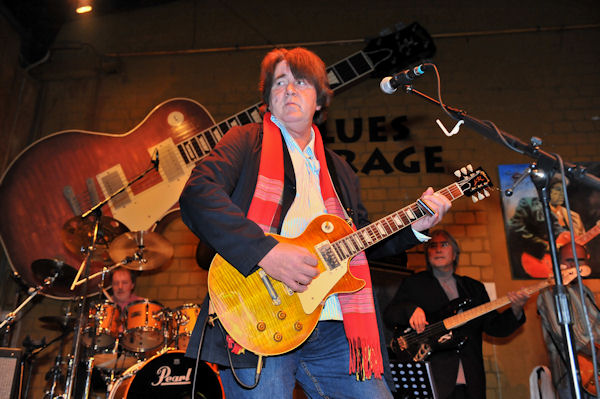 MickTaylor2009-10-01BluesGarageIsernhagenGermany (12).jpg